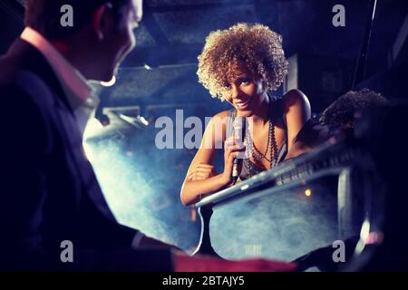 Jazz-Sänger und Pianist Stockfoto