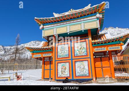 TERELJ, MONGOLEI, 9. März 2020: Eingang zum Kloster und Meditationszentrum Aryaval im Nationalpark Gorkhi-Terelj. Stockfoto