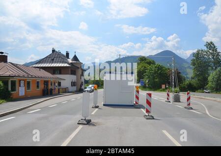 Oberaudorf, Bayern, Deutschland, Grenzort zu Österreich, Niederndorf, Tirol, Grenzabsperrung und Kontrolle wegen Covid19, Coronavirus, Brücke Inn Stockfoto