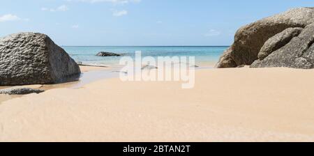 Low View Panoramabild vom Strand und dem Meer Stockfoto