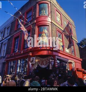 Das weltberühmte Antiquitätengeschäft von Alice in der 86 Portobello Road, Notting Hill, im Herzen eines der größten Antiquitätenmärkte Londons Stockfoto