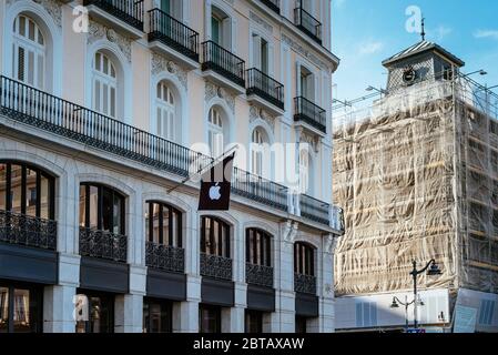 Madrid, Spanien - 23. Mai 2020: Fassade des Apple-Stores in Puerta del Sol Stockfoto