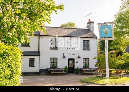 Außenansicht des Prince of Wales Pub in Green Tye, Much Hadham. Großbritannien, geschlossen während der Covid 19 / Coronavirus-Pandemie. Stockfoto