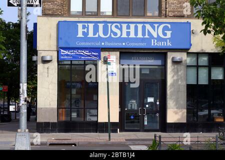 Flushing Bank, 217 Havemeyer St, Brooklyn, New York. Foto einer Bank in New York im Stadtteil Williamsburg. Stockfoto