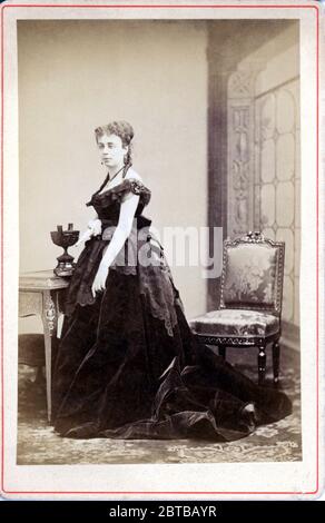 1865 Ca, Paris, FRANKREICH: Die berühmte französische Theaterschauspielerin DEBORAH. Foto von Disdéri , Paris - ATTRICE - TEATRO - FOTOSTORICHE - GESCHICHTE - Portrait - ritratto - PARIGI - THEATER - THEATER - pizzo - Spitze - abito vestito nero - Schwarzes Kleid - MODE - MODA - DIVA - DIVINA - '800 - 800 - XIX Jahrhundert --- Archivio GBB Stockfoto
