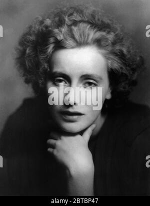 Porträtaufnahme von Greta Garbo, 1925. Foto von Arnold Genthe / Aktenzeichen # 34000-035THA Stockfoto