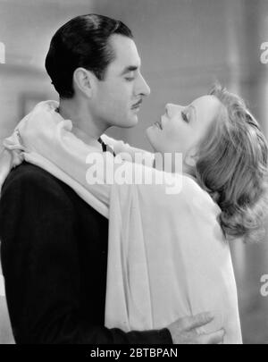 Die in Schweden geborene Schauspielerin Greta Garbo (Retrospektive), (geboren am 18. September 1905, gestorben am 15. April 1990 im Alter von 84 Jahren) und John Gilbert in 'A Woman of Affairs' (1928) MGM. Dateireferenz # 34000-092THA Stockfoto