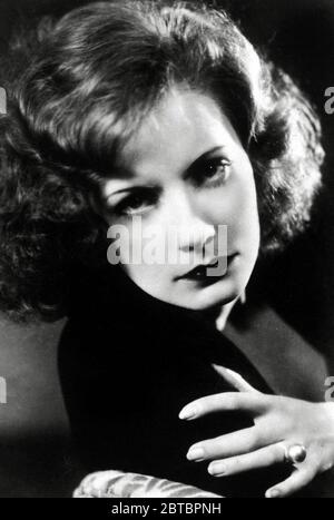 Die in Schweden geborene Schauspielerin Greta Garbo (Retrospektive), (geboren am 18. September 1905, spielt Greta Garbo in "The Mysterious Lady", Regie: Fred Niblo (1928) MGM, Tania, eine russische Spionin. Dateireferenz # 34000-164THA Stockfoto