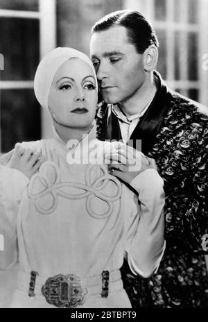 Die in Schweden geborene Schauspielerin Greta Garbo (Retrospektive), (geboren am 18. September 1905, gestorben am 15. April 1990 im Alter von 84 Jahren) als einsame Katrin in "The Painted Veil" unter der Regie von Richard Boleslawski. (1934) MGM. Dateireferenz # 34000-172THA Stockfoto