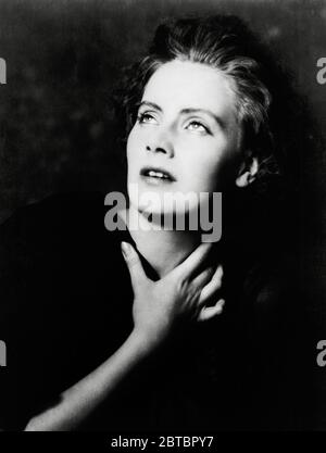 Porträtaufnahme von Greta Garbo, 1925. Foto von Arnold Genthe, Aktenzeichen # 34000-196THA Stockfoto