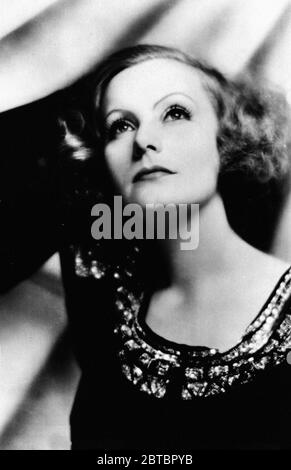 Die in Schweden geborene Schauspielerin Greta Garbo (Retrospektive), (geboren am 18. September 1905, gestorben am 15. April 1990 im Alter von 84 Jahren) in 'Inspiration' unter der Regie von Clarence Brown (1931) MGM. Dateireferenz # 34000-184THA Stockfoto