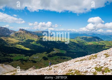 Blick vom Plattkofel auf die Seiser Alm Dolomiten in Südtirol und gehört zum UNESCO-Welterbe Stockfoto