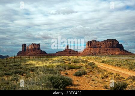 AZ00373-00...ARIZONA - US Highway 163 nördlich von Monument Valley. Stockfoto