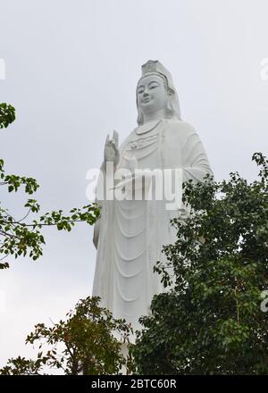 Lady Buddha ist die höchste Buddha-Statue in Vietnam und befindet sich in der Linh Ung Pagode auf Son Tra Halbinsel in Da Nang Stockfoto