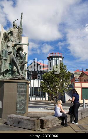 Skulptur 'Kupe Group' von William Trethewey auf Taranaki Street Wharf, Wellington City, North Island, Neuseeland Stockfoto