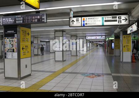 Der Bahnhof Ikebukuro, einer der verkehrsreichsten Bahnstationen in Tokio, war am ersten Tag der Golden Week ruhig. 29. April 2020. Stockfoto