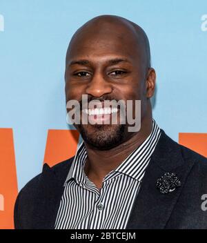 New York, NY - 12. Feb 2020: Vernon Davis nimmt an der Premiere von 'Downhill' im SVA Theater Teil. Stockfoto
