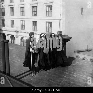 Wanderer des Wahlrechts, die an der Wahlrechtswanderung von New York City nach Washington, D.C. teilnahmen, die am 3. März 1913 an der Parade der National American Woman Suffrage Association teilnahm Stockfoto