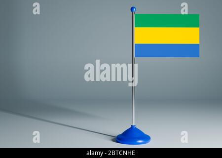 Die 3d-Rendering realistische Nationalflagge von Gabun auf Stahlstange auf grau isoliert Hintergrund. Leere Tischflagge , geeignet für Design, Mockup Stockfoto