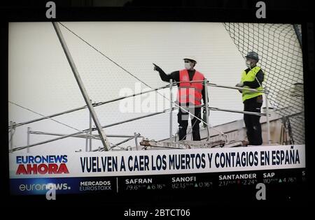 euronews jetzt Nachrichten im Fernsehen über Spanien , vuelven a caer los muertos y contagios en España Stockfoto