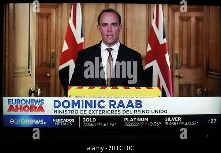 Euronews jetzt im Fernsehen über Covid-19 Schäden an Großbritannien, Dominic Raab Stockfoto