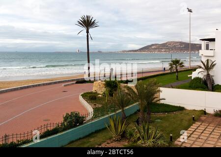 Marokko, Agadir, Küste mit Strand und Promenade Stockfoto