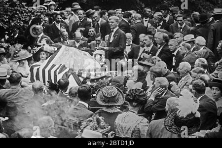 Thomas Riley Marshall (1854-1925), Gouverneur von Indiana, hielt seine Annahmerede als Woodrow Wilsons Running Mate in Indianapolis, Indiana, am 20. August 1912 Stockfoto
