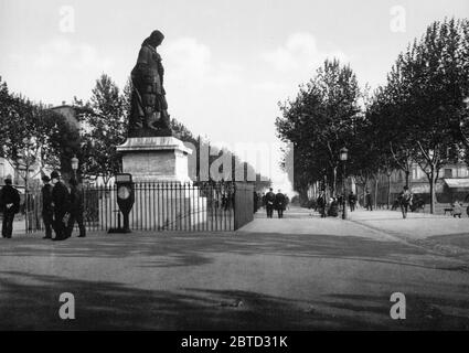Statue und der Allées Paul Riquet, Béziers, Frankreich ca. 1890-1900 Stockfoto