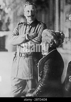 Kaiser Wilhelm II. Von Deutschland und Kaiserin Augusta Victoria Ca. 1910-1915 Stockfoto