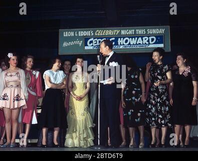 Portrait von Eddie Davis und Sherry Britton, Leon und Eddie's, New York, N.Y., Ca. Juli 1948 Stockfoto