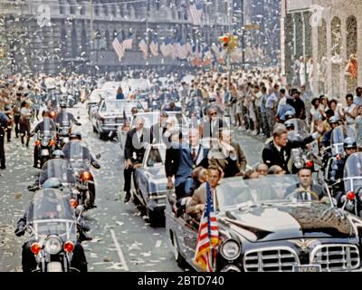 New York City begrüßt Apollo 11 Besatzungsmitglieder in einer Duschen von Lauftext den Broadway hinunter und Park Avenue in einer Parade als die größte in der Geschichte der Stadt bezeichnet. (Farbe) Stockfoto