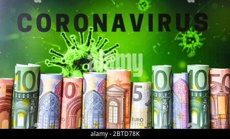 Europa Stockmarket-Chart-Abwärtstrend mit Banknotenhintergrund, Covid19-Virus-Pandemie-Krise, Euro aufgerollt Stockfoto