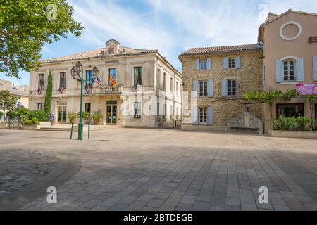 Dorfplatz in Sainte-Cécile-les-Vignes in der Vaucluse, Provence-Alpes-Côte d'Azur, Frankreich Stockfoto