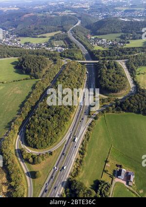Autobahn A 45, Ausfahrt Lüdenscheid Nord, 30.08.2019, Luftaufnahme, Deutschland, Nordrhein-Westfalen, Sauerland, Lüdenscheid Stockfoto