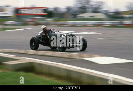 Nick Mason fuhr seine ÄRA bei einem VSCC-Renntreffen Ende der 1980er Jahre Stockfoto