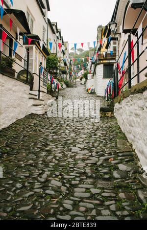 Traditionelles Fischerdorf und Gemeinde von Clovelly, die eine Kombination aus Arbeitsdorf und Touristenziel in Devon, England, Großbritannien ist. Stockfoto
