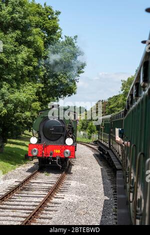 Lok Hunslet Austerity 'Royal Engineer' auf der Passing Loop am Smallbrook Junction Station, Isle of Wight Steam Railway, Isle of Wight, Großbritannien Stockfoto