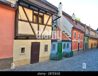 PRAG, TSCHECHISCHE REPUBLIK - 07. JUNI 2017 : Golden Lane Straße in der Umgebung der Prager Burg Hradcany Stockfoto