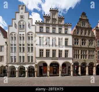 Münster/Westfalen, Prinzipalmarkt, Häuserzeile mit Bogengängen Stockfoto