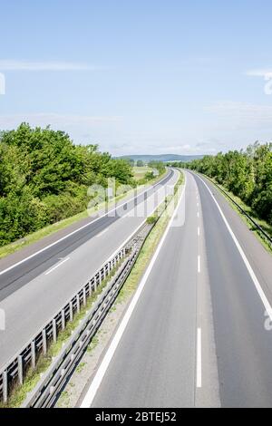 Bamberg, Deutschland. Mai 2020. Bamberg, Deutschland 24.05.2020: Symbolische Bilder - 2020 EIN Blick auf die leere A 70 bei Bamberg, ohne Auto, ausgestorben, weltweit verwendet Quelle: dpa/Alamy Live News Stockfoto