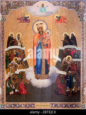 Byzantinische Ikone aus der Ukraine, genannt "Tröster der Bedrängten", die die heilige Maria, die Gottesmutter, mit der Hand auf ihr Jesuskind zeigt. Stockfoto