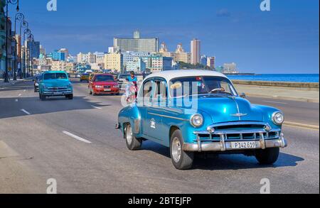 American Old Car auf dem Malecon, Havanna, Kuba Stockfoto