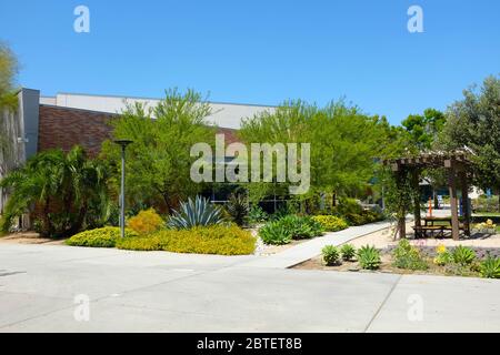FULLERTON CALIFORNIA - 22. MAI 2020: Gelände des Campus der California State University Fullerton, CSUF. Stockfoto