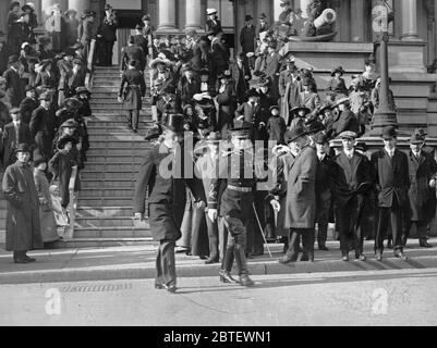 Kriegsminister Henry L. Stimson neben Stabschef des Armeegenerals, General Leonard Wood, Ca. 1913 Stockfoto