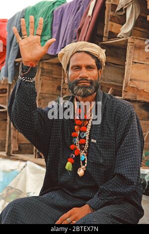 Porträt - Malang Mann am Clifton Strand, Karachi, Pakistan 26/06/2012 Stockfoto