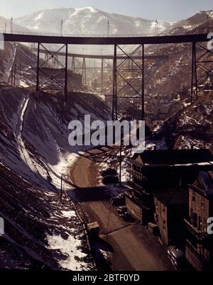 Carr Gabel Schlucht, wie aus 'G' Brücke gesehen, Bingham Kupfermine, Utah - November 1942 Stockfoto