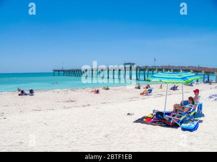 Fishing Pier und Brohard Park Beach am Golf von Mexiko in Venedig Florida in den Vereinigten Staaten Stockfoto