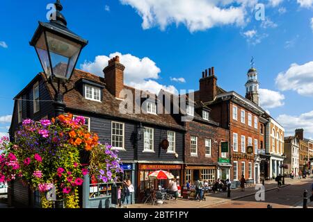 England, Kent, Medway, Rochester, Geschäfte an der Rochester High Street Stockfoto