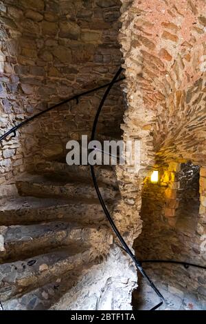 England, Kent, Medway, Rochester, Rochester Castle, Innenansicht der mittelalterlichen Wendeltreppe Stockfoto