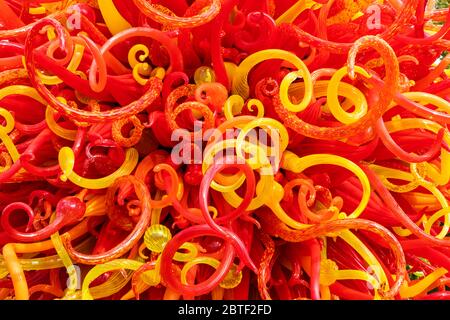 England, London, Richmond, Royal Botanic Gardens, Kew, Glaskunst Skulptur mit dem Titel "Sommer Sonne' durch amerikanische Künstler Dale Chihuly Stockfoto